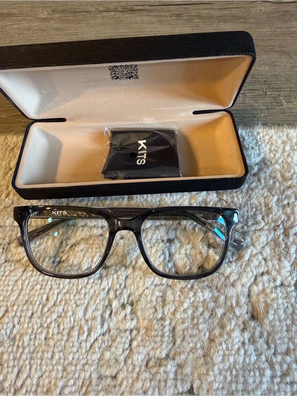 Set of 2 Nonprescription Glasses - Kits Nettle